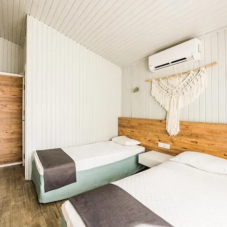 Hotel Leda