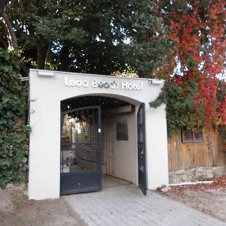 Отель Leda
