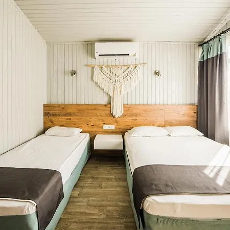 레다 비치 호텔 2*